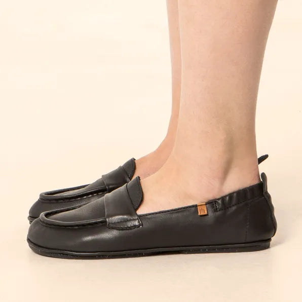 El Naturalista Essence Loafer Black Nappa