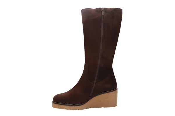 Eric Michael Norway Brown Suede