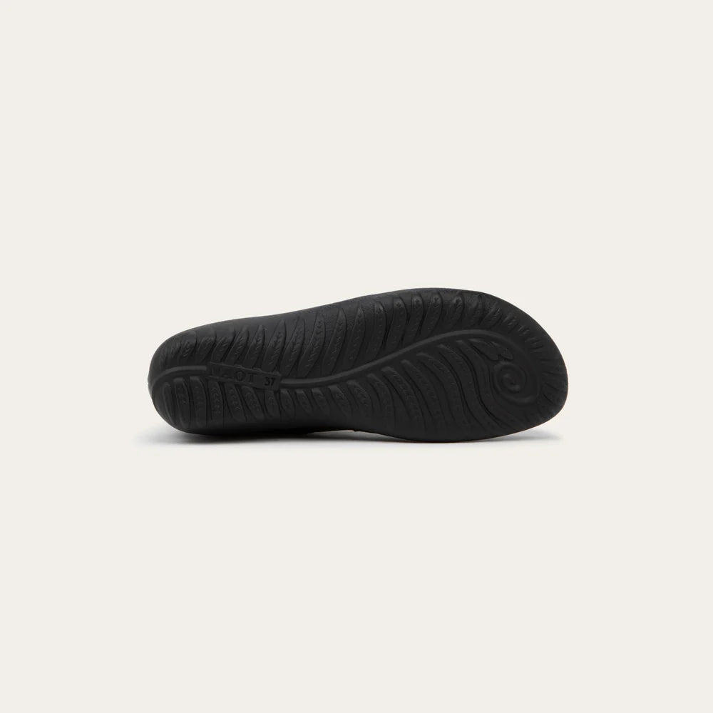 Naot Oamaru Black