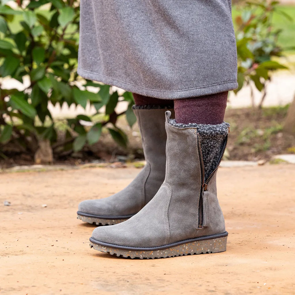 El Naturalista Felsen Zip Boot Graphite Slik Suede